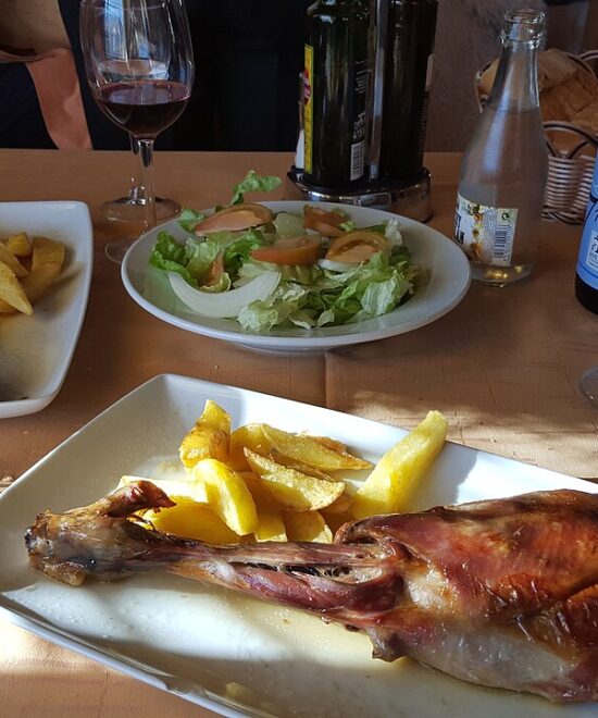 Sabores de las sierras del interior: del cabrito a la trufa